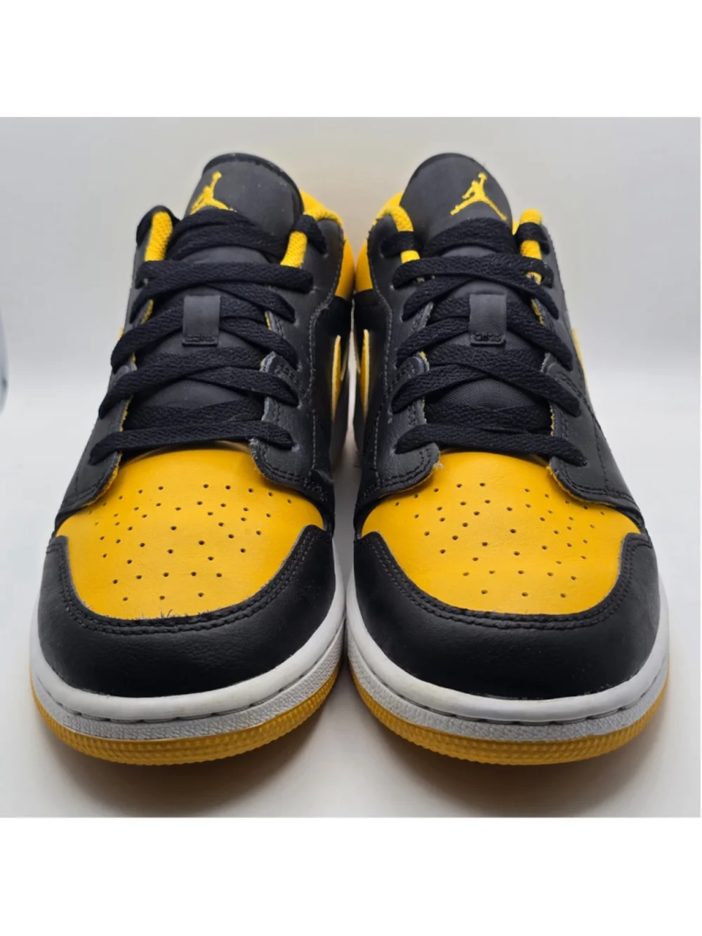 Men's Nike Air Jordan 1 Low Sneakers in Yellow and Black 7y womens 8.5